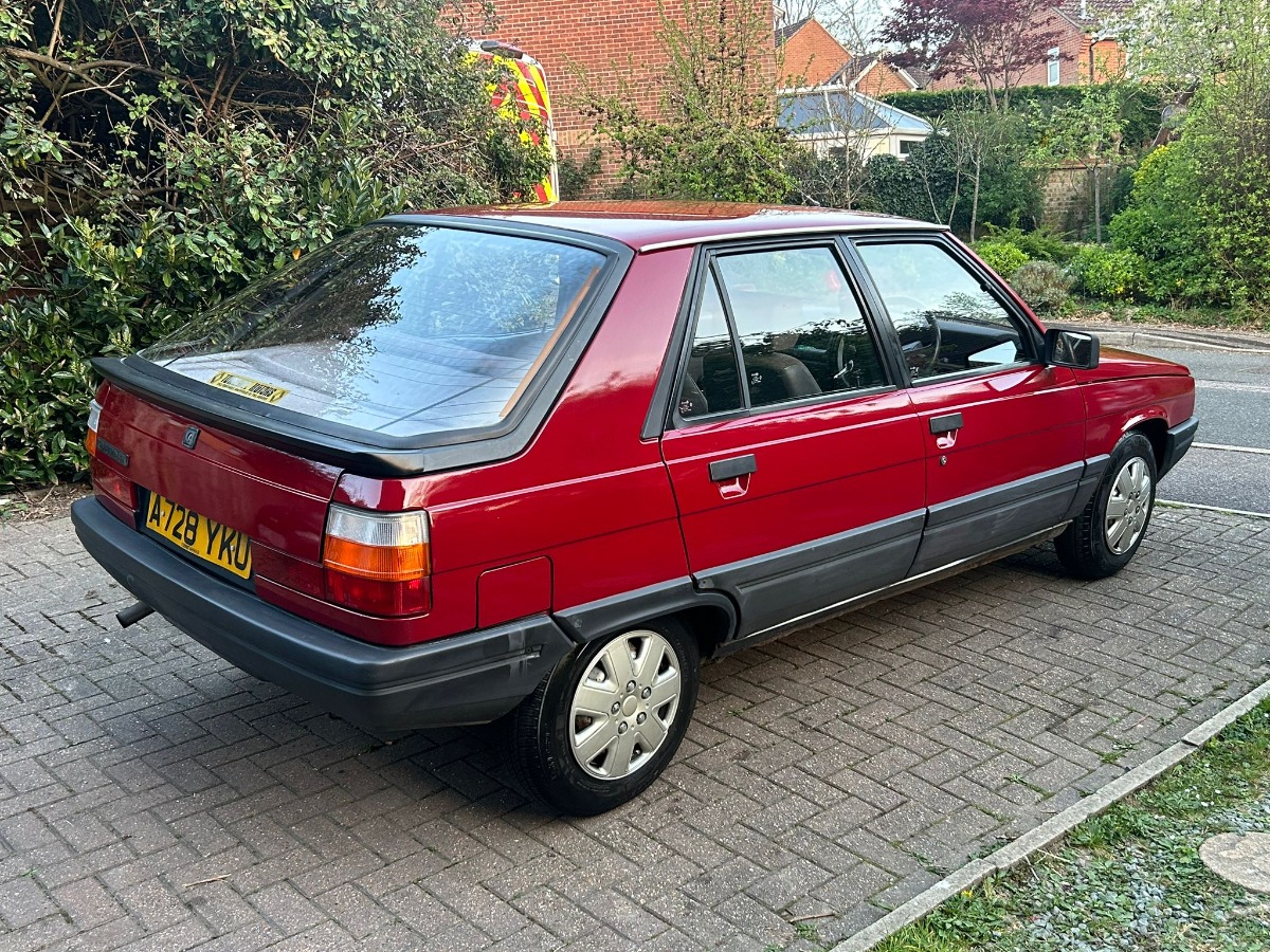1984 Renault 11 Image 4